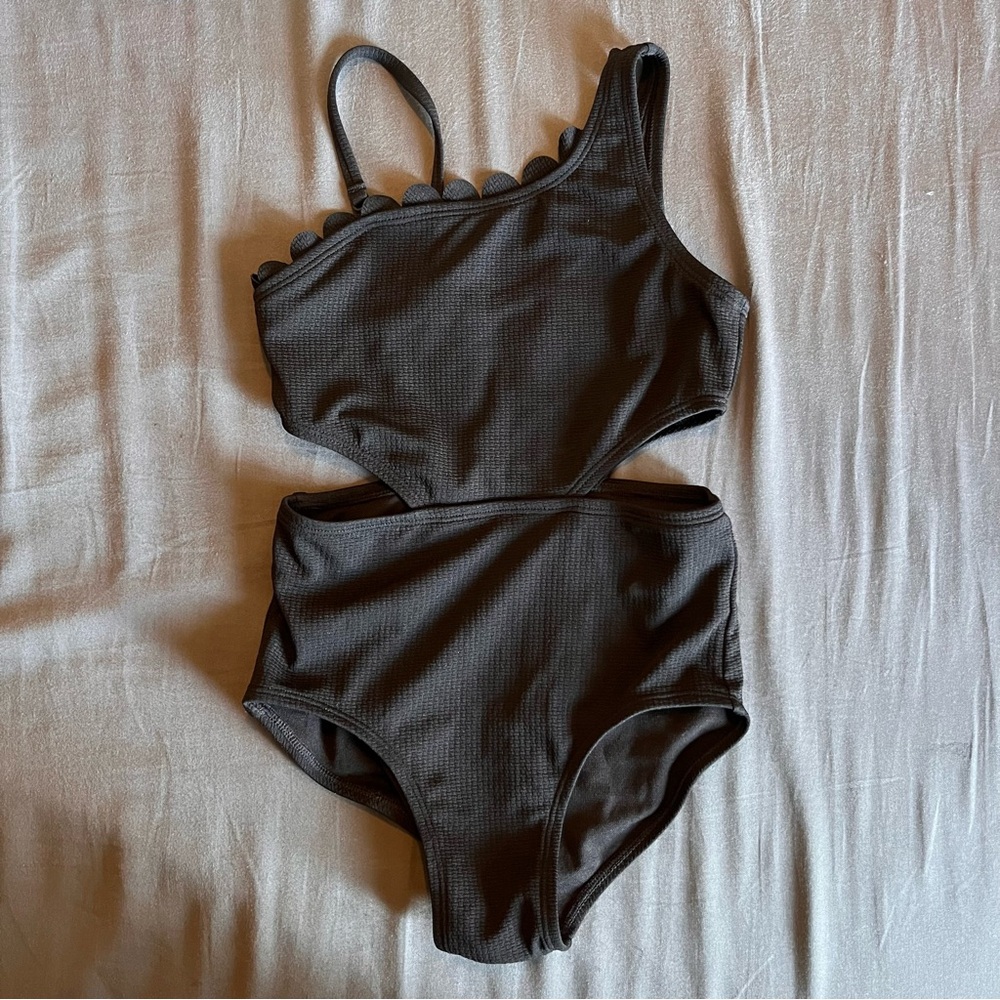 🖤 Girls Art Class Swimsuit - Size Small (6/7), Scallop Edge, One Shoulder Suit